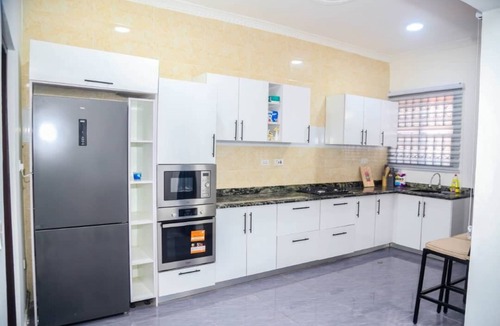 Osu Klottey Apartment | 2-bedroom Apartment in Accra with AC, WiFi, fitness room.