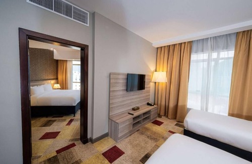 Mecca House | 2 Beds: Mercure Makkah Aziziah