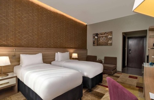 Mecca House | 2 Beds: Mercure Makkah Aziziah