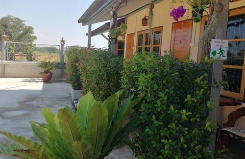 Bang Phra Bed & Breakfast | 20 m² Bed and breakfast ∙ 4 guests