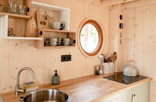 Neuland Boat Rental | 23 m² Houseboat ∙ 1 bedroom ∙ 4 guests
