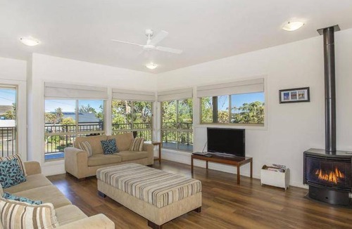 Mollymook Beach House | 350 m² House ∙ 5 bedrooms ∙ 10 guests
