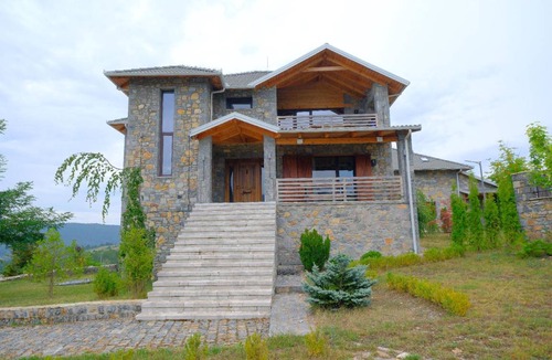 Moscopole House | 370 m² House ∙ 4 bedrooms ∙ 12 guests