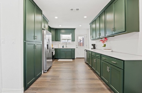 Oak Cliff House | 3Bed Home near Dtown Dallas with King Bed&Queen Beds+Free Parking+Fun Backyard