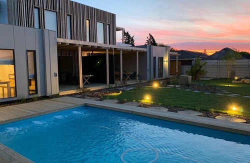 Bloubergstrand House | 4 Friends Sunrise Apartment in Blouberg 10 minutes walk from the beach