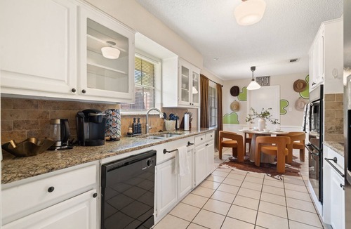 Irving House | 4bd Near Airport & Downtown - Volleyball - Games