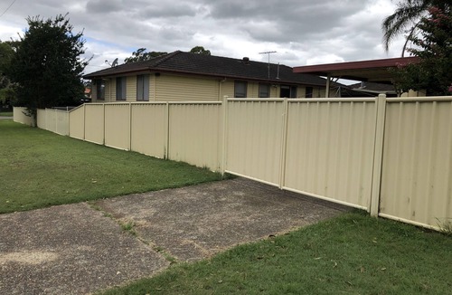 Kingswood House | 5 bedroom close to hospital/Sport facilities