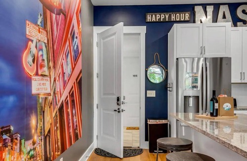 Inglewood Condo | 6bed/3bath ~14mins to Broadway/5mins to the Opry ~ Onsite gym/balcony