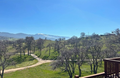 Tehachapi House | 90 Acre Luxury Ranch Sleeps 10 - Pool Jacuzzi Pickleball Court - Horse Corrals