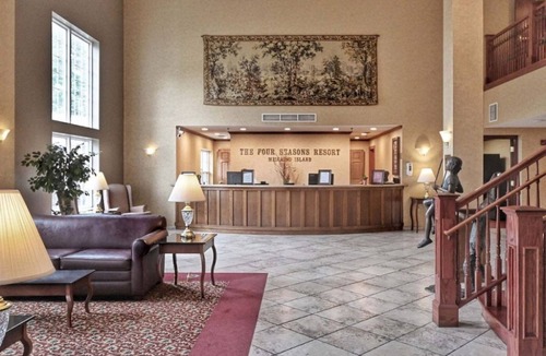 Pembine Apartment | Accessible Deluxe King Suite | On-Site Golf Course