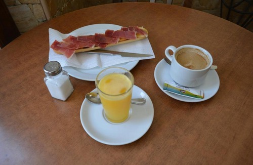 Campoamor Apartment | Amparo Home Family Stay near ADDA, Plaza de Toros & General Hospital