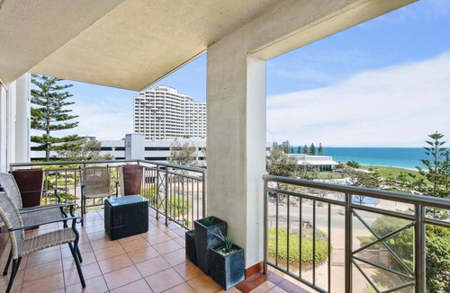 Scarborough Apartment | Apartment M307 - eclectic icon with spectacular views!