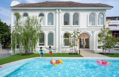 Phasi Charoen Villa | Arpo Pool Villa Riverside Bangkok