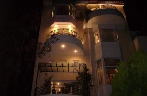 Palaio Faliro Villa | ARTISTIC VILLA LUXURY 358m2 close to Acropolis and 6' walking to the beach