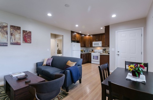 Lake Balboa House | Beautiful, Bright & Charming