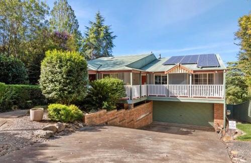Kurrajong Heights House | Bells Rest with a veiw