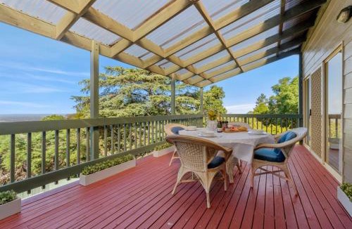 Kurrajong Heights House | Bells Rest with a veiw