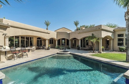 Paradise Valley House | Camelback Compound - 8 BR all ensuites. Heated Pool & Spa, Golf & 2 Guest Houses