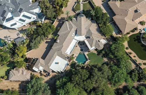 Paradise Valley House | Camelback Compound - 8 BR all ensuites. Heated Pool & Spa, Golf & 2 Guest Houses