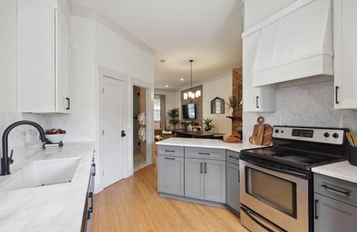 Old West Broad Neighborhood House | Charming Renovation | Free Parking