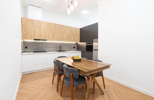 Chugureti House | Chic and Modern 4 Bedroom Home in Central Tbilisi