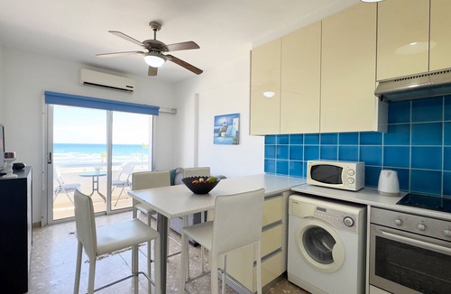 Larnaca City Centre Apartment | Chic Sea View apartment with WiFi and AC in Larnaca Centre