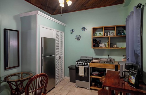 West End House | Combined 3 Bedroom Retreat in the Heart of West End, Roatan