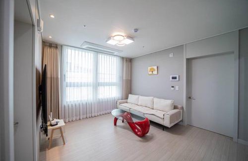 Bongmyeong-dong Apartment | Comma
