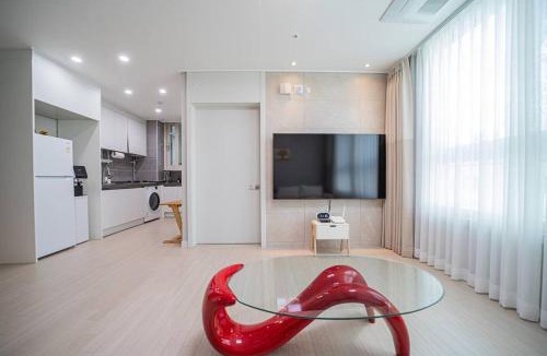 Bongmyeong-dong Apartment | Comma