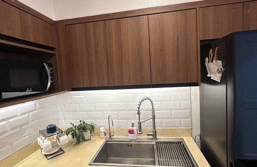Makati Condo | Cozy 2-bedroom condo in wonderful Taguig with fitness room, AC