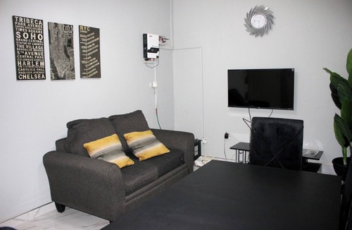 Lusaka Apartment | Cozy 2-BR Flat near Best Malls Restaurants &Stores