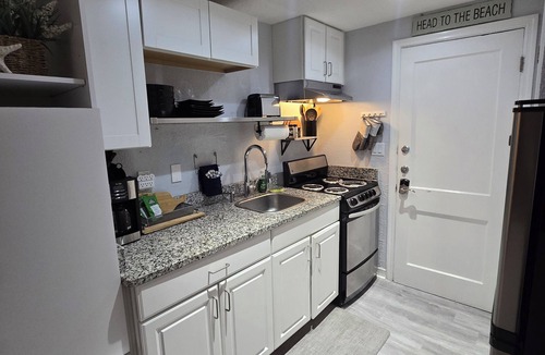 Clearwater Beach Apartment | Cozy Clearwater Beach Studio-Steps to Sand- Free Parking