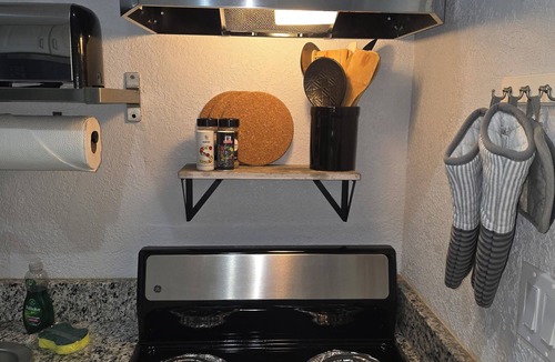 Clearwater Beach Apartment | Cozy Clearwater Beach Studio-Steps to Sand- Free Parking
