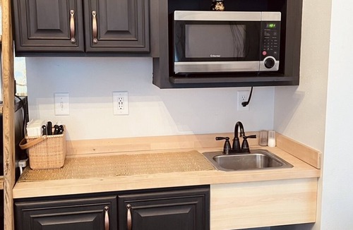 Merrimac Cabin | Cozy Cottage next to Ski/Golf/Hike/Breweries