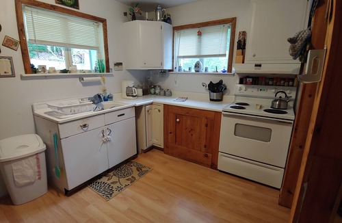 Tunkhannock Cottage | 'Cozy Cove' Cottage on Lake Carey