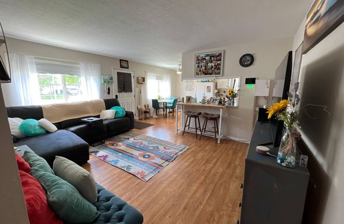 Tehachapi House | Cute mountain town, 3-5 mins from hospital, freeway, and downtown