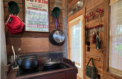 Camden Cottage | Dogs Love The Tack Room Private Cottage in Camden SC Horse Country