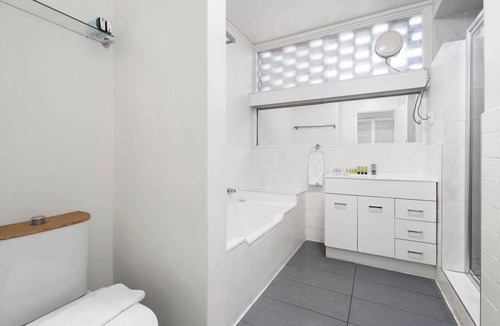 St. Kilda East Apartment | Domi Rentals - The Alma Apartment