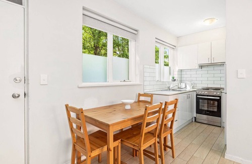 St. Kilda East Apartment | Domi Rentals - The Carlisle Apartments