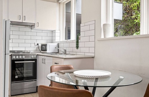 St. Kilda East Apartment | Domi Rentals - The Carlisle Apartments