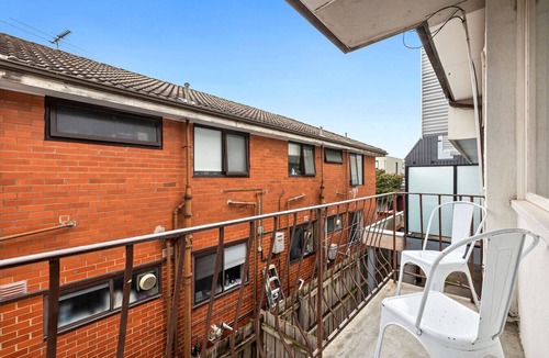 St. Kilda East Apartment | Domi Rentals - The Carlisle Apartments