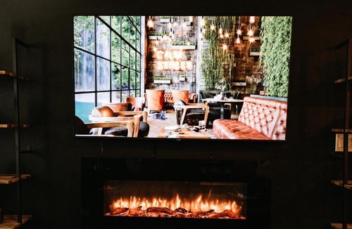 Oak Lawn Apartment | Downtown Dallas Cozy Suite w/Fireplace and King Bed