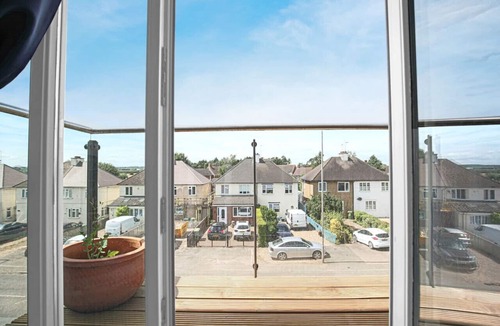Newport Pagnell Apartment | Duplex Apartment Balcony FreeParking SmartTV