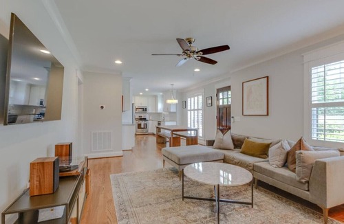 Inglewood Apartment | East Nashville Paradise - Large Backyard