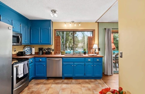 Madison House | Eastview Drive Jolly Green Giant