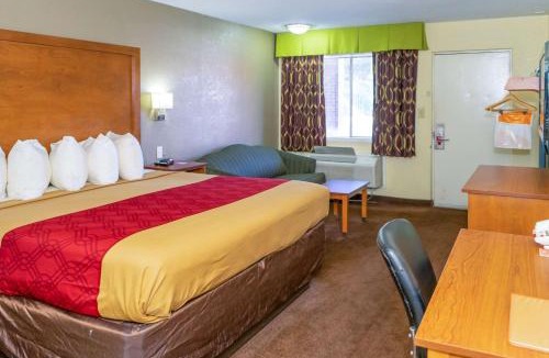 Weldon Cabin | Econo Lodge Weldon - Roanoke Rapids