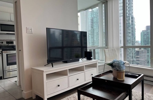 Coal Harbour Condo | Entire 1 Bedroom with View.