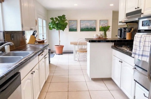 Salinas House | Family Friendly Homestead + 2 Aquarium Passes located 25 minutes from Monterey