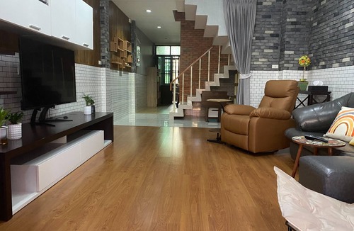 Bang Kho House | For3-7guests private 3storey townhouse near The Mall Thapra Department Store