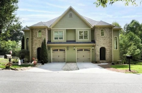 Hayesville House | Fore and More Mountain Townhome